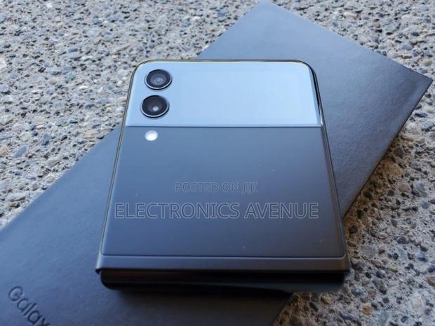 Samsung Galaxy Z Flip3 5G 128 GB Black