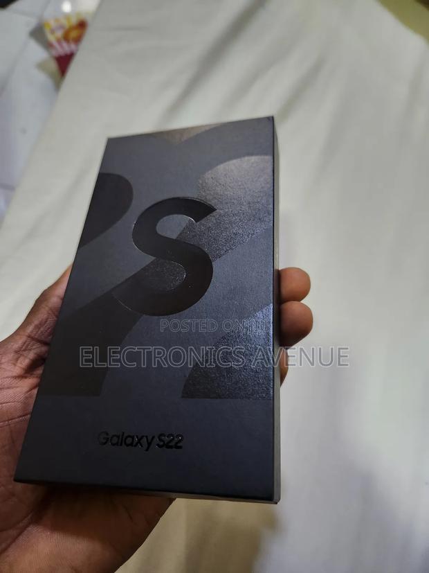New Samsung Galaxy S22 5G 128 GB White