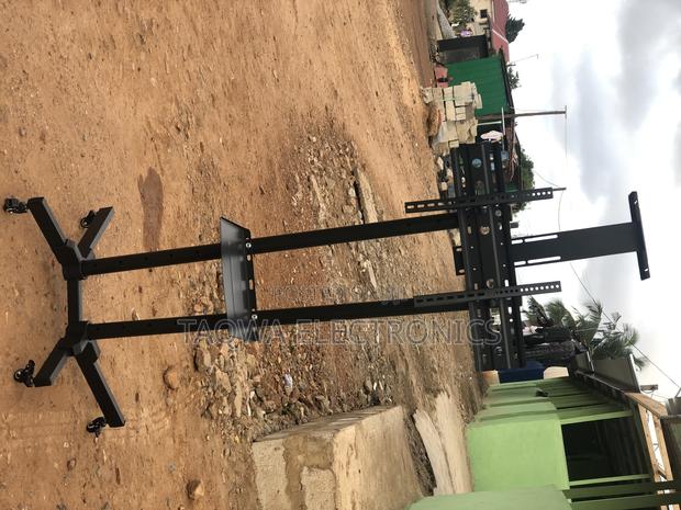 HEAVY LOAD “”Mobile Tv Stand 32-70 · Photo 1