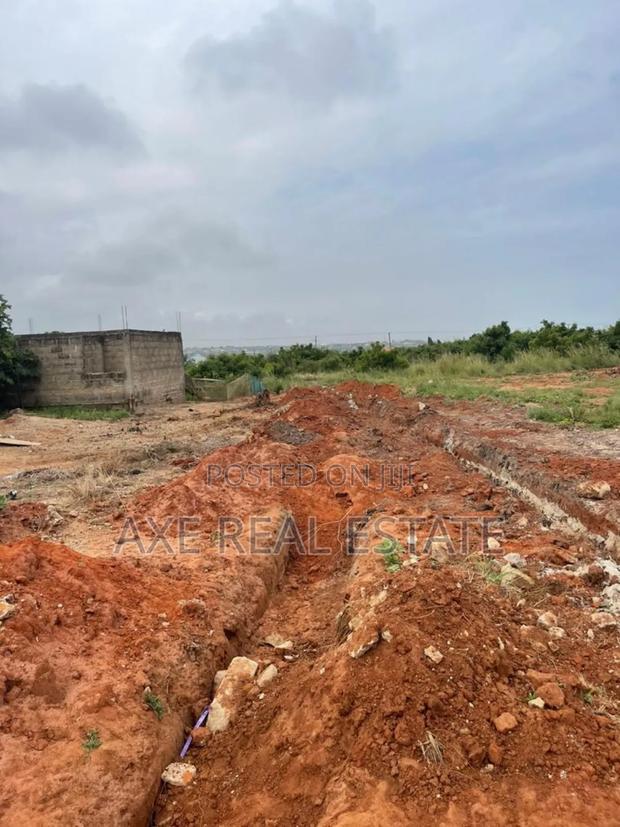Titled Full Plots // Free Documents at Oyibi - Appolonia · Photo 3