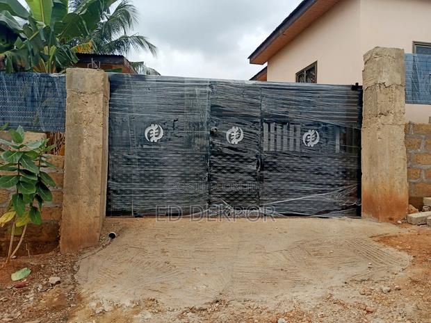 Metal Gate · Photo 1