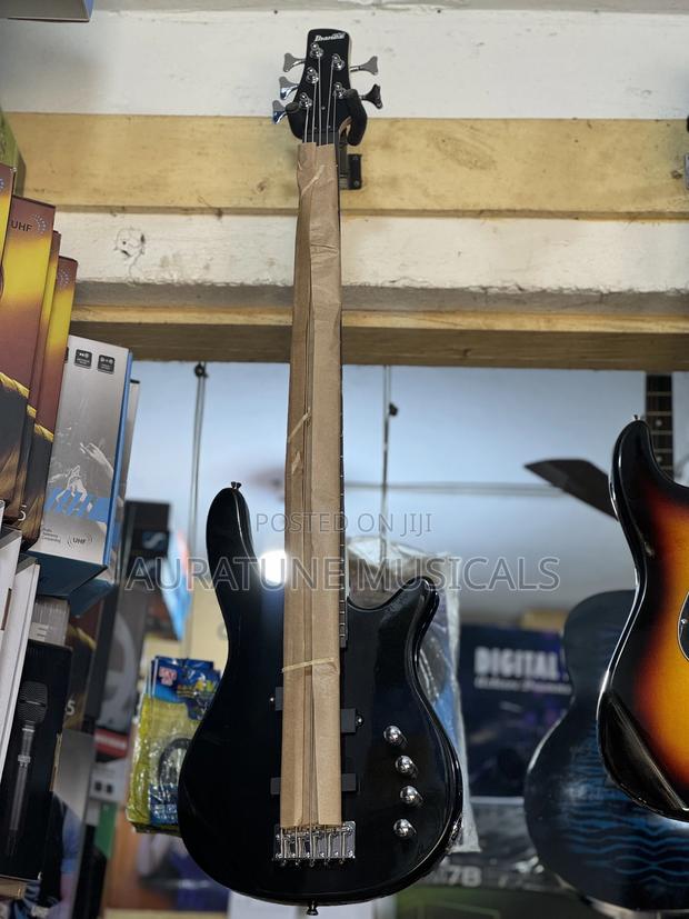 Ibanez 5 Strings · Photo 2