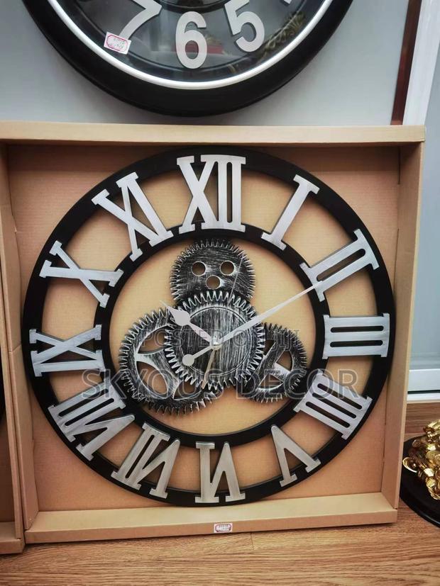Original Unique Wall Clock · Photo 2