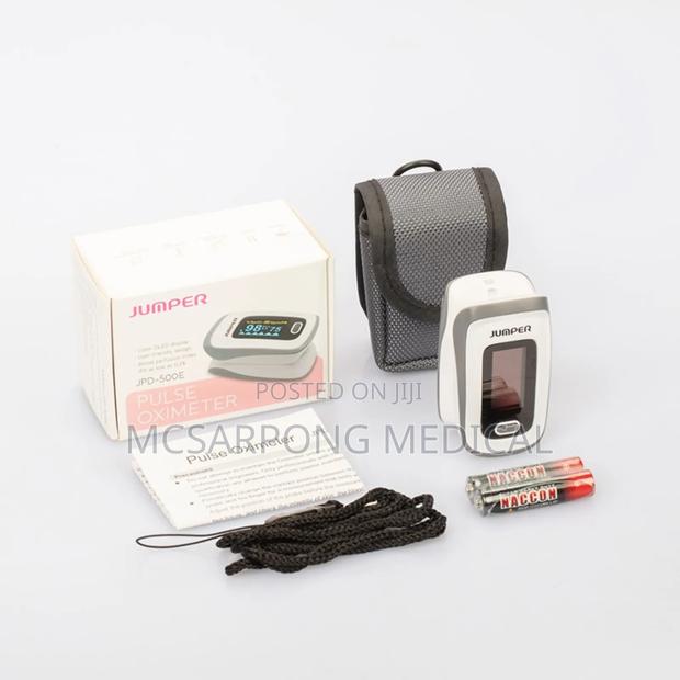 Finger Tip Pulse Oximeters · Photo 4