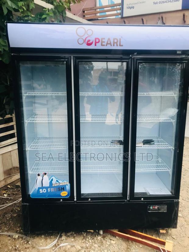 3 Doors Pearl Display Fridge · Photo 2
