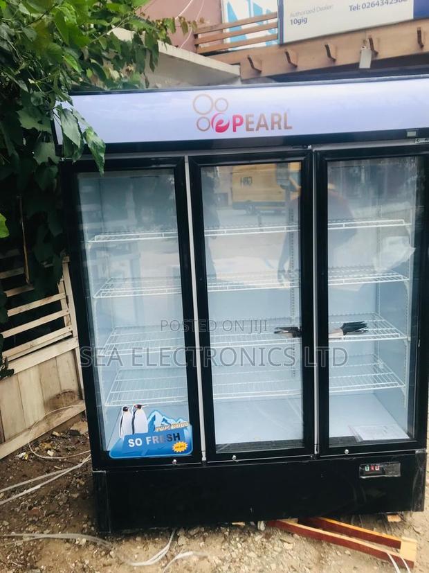 Super Showcase Pearl 3 Doors Fridge · Photo 2