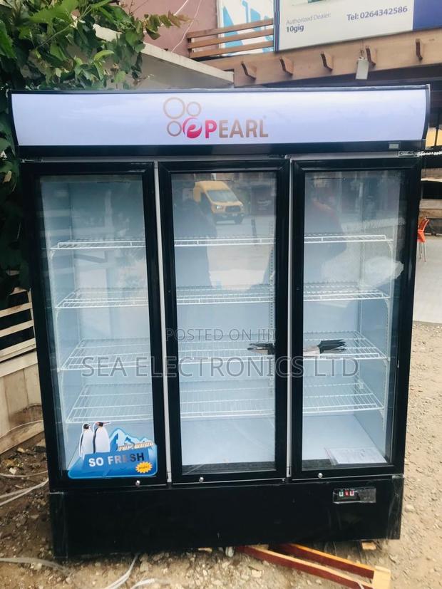 3 Doors Display Fridge Pearl · Photo 2