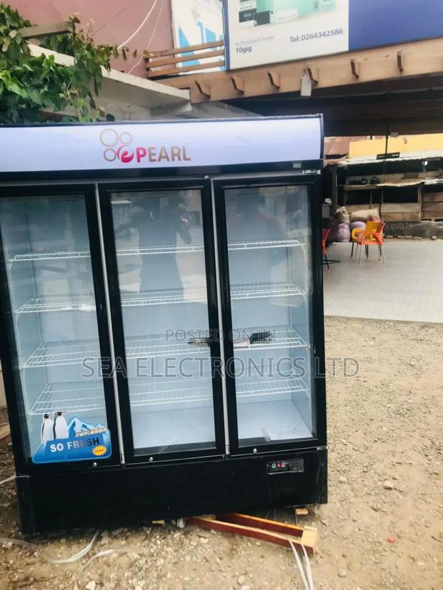 Pearl 950litres 3 Doors Display Fridge · Photo 2