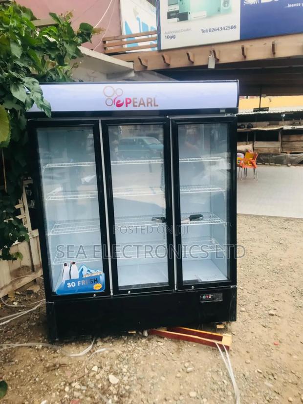 950litres 3 DOORS Display Fridge at Cool Price · Photo 2