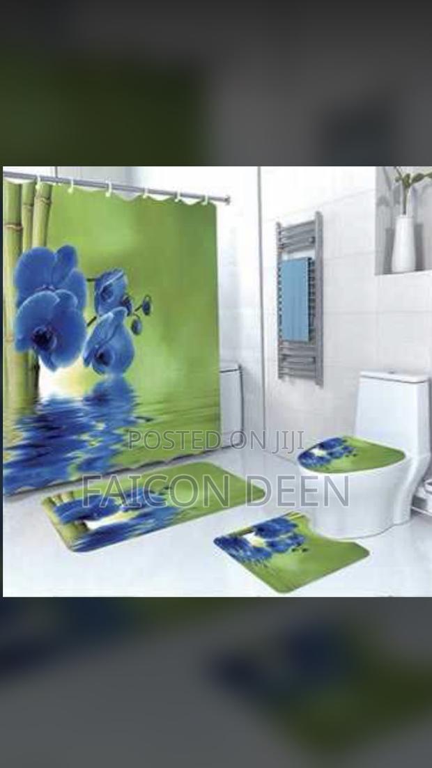 Original Shower Curtains With Matching Bathroom Set Mats · Photo 1