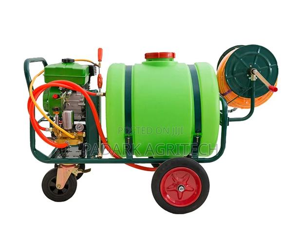 100L Boom Sprayer · Photo 2