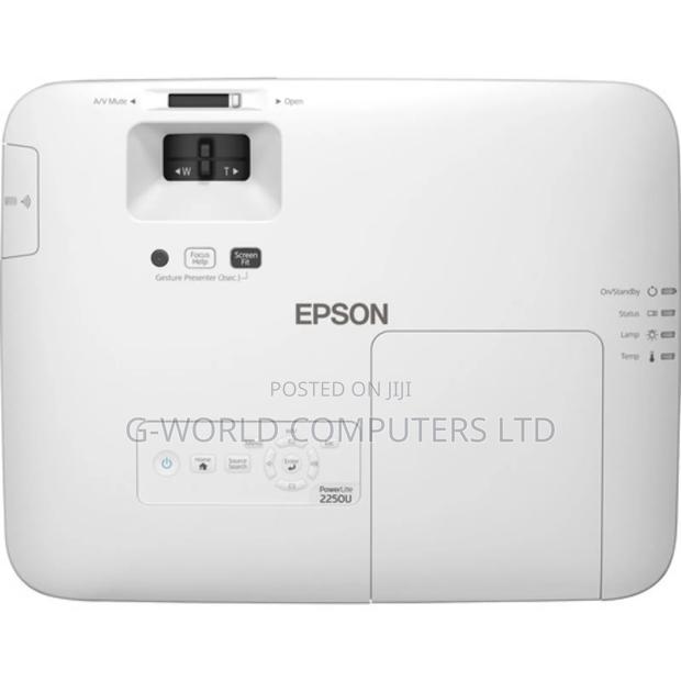 Epson 2250u 5000l 3-Chip 3lcd photo 3