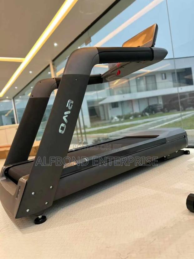 Oma 6140ea Commercial Treadmill 200kg · Photo 3