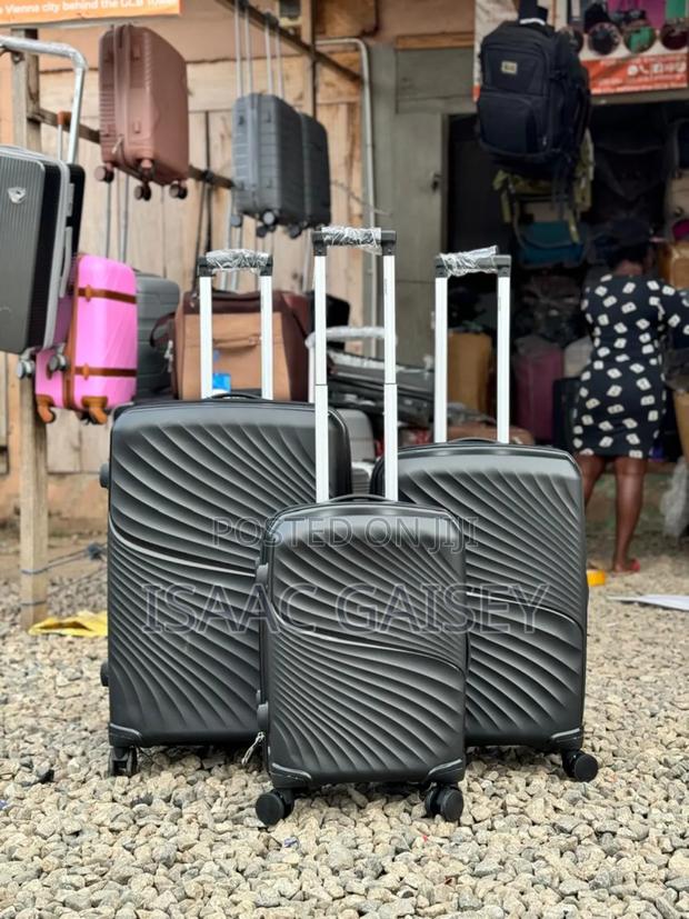 Three Set Anticrake Luggages/Travel Bags · Photo 1