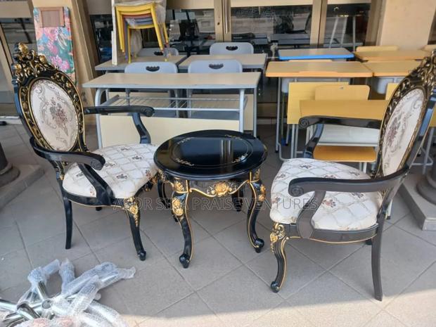 Royal Table and Chair · Photo 1