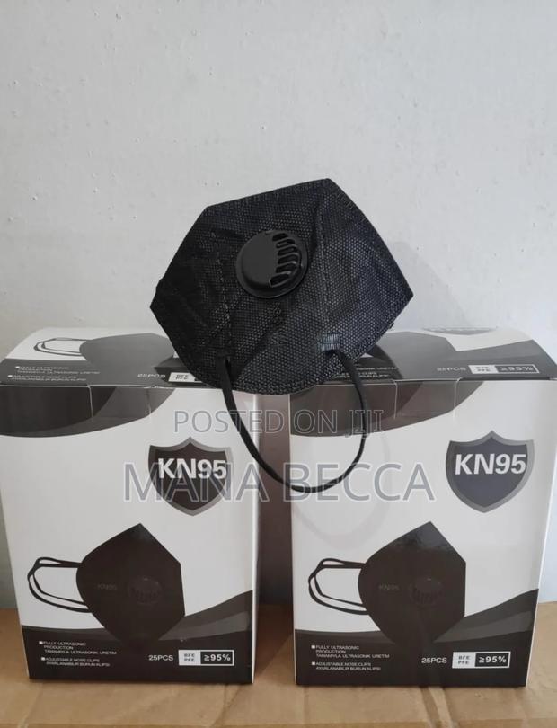 Kn95 Black Mask · Photo 1