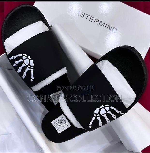 Mastermind Slippers · Photo 4
