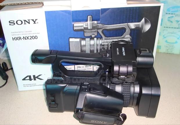 SONY HXR-Nx200 Camcorder · Photo 2