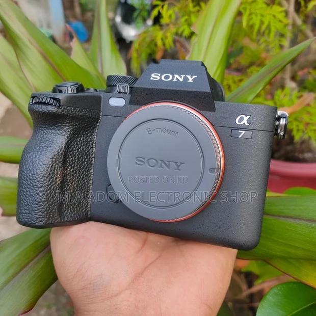 Sony A7 IV Camera Body Only · Photo 2