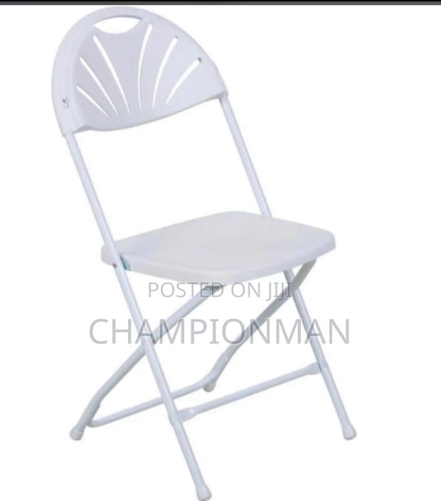 White Foldable Chairs · Photo 1