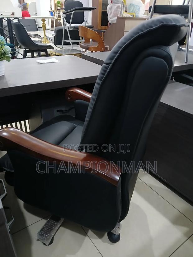 Executive Swivel Chair photo 2