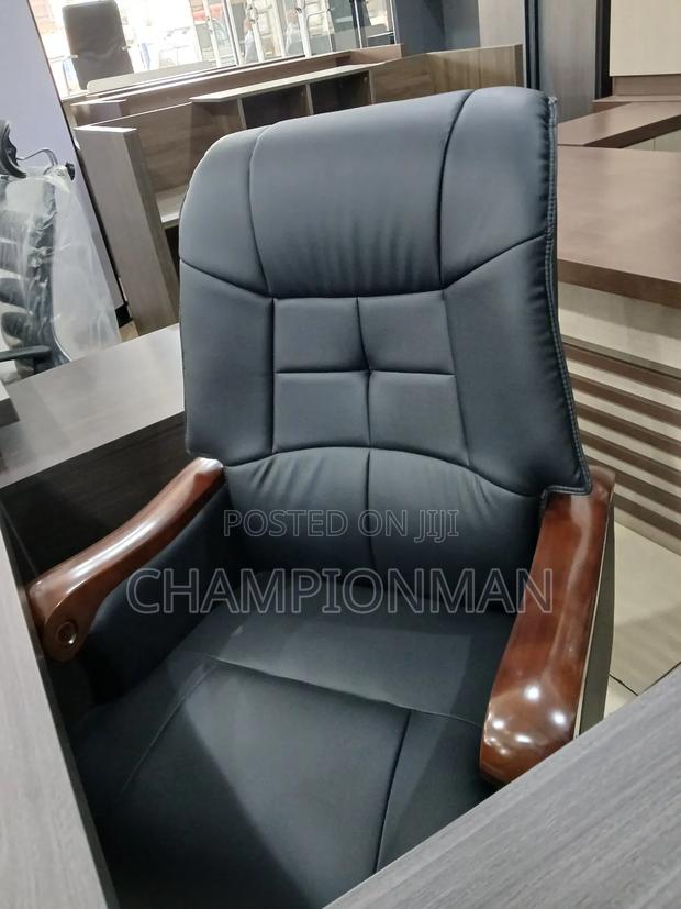Executive Swivel Chair photo 3