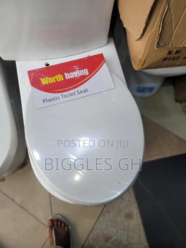 Universal Seat Cover for Wc · Photo 3