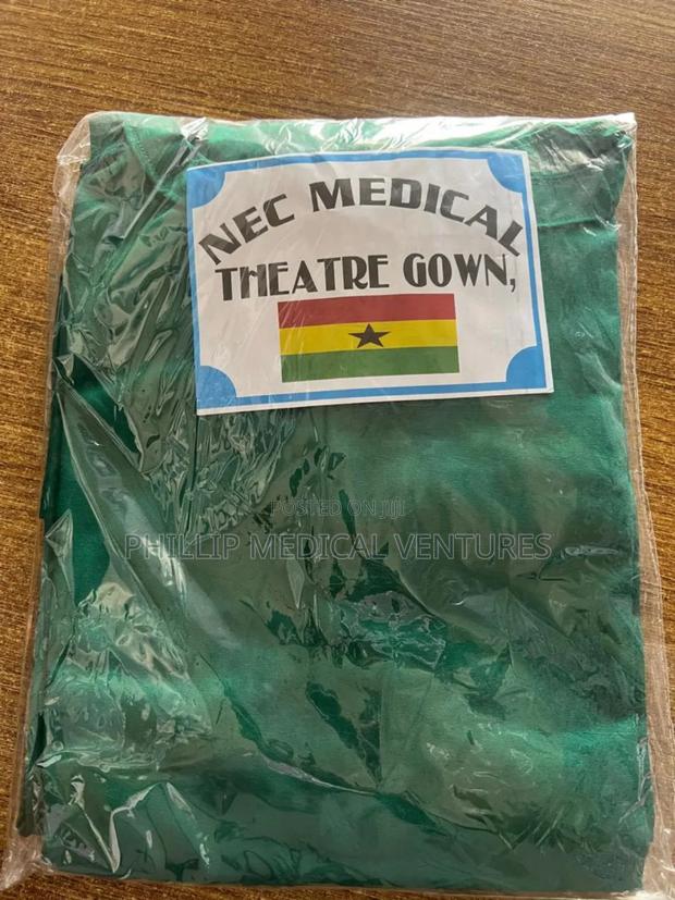 Theater Gown (Washable) · Photo 2