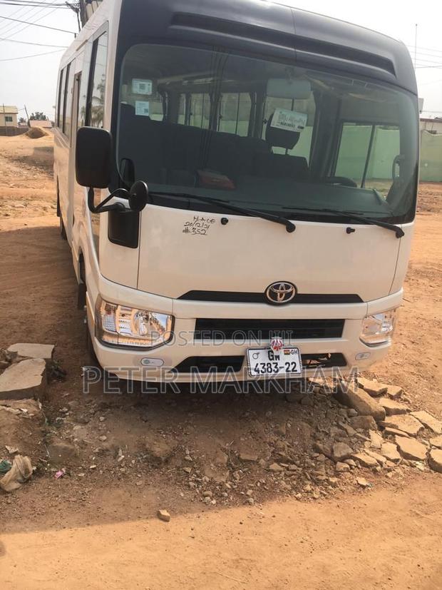 30 Seater Coaster Bus · Photo 2