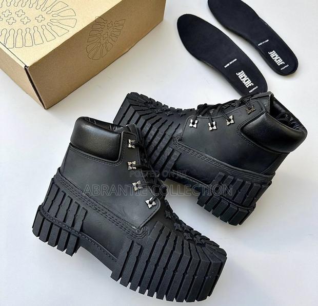 MSCHF 2x4 Timberland Boot · Photo 4