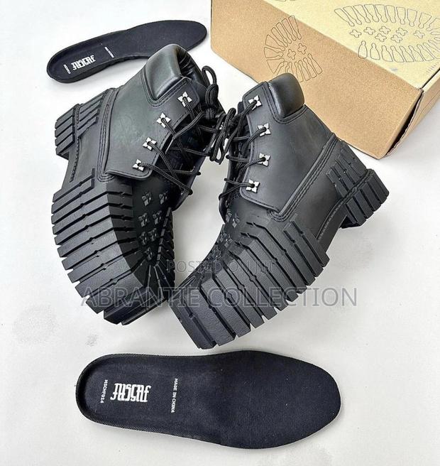 MSCHF 2x4 Timberland Boot · Photo 3