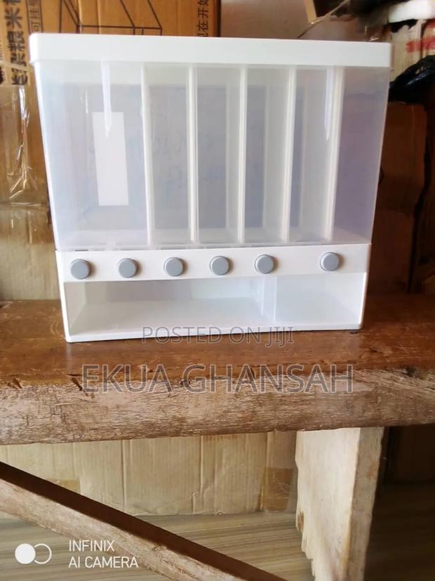 Cereal/Grains Dispenser 10kg · Photo 4