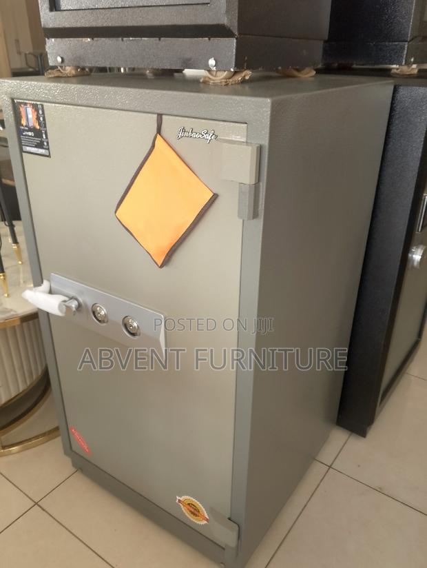 Fireproof Money Safe · Photo 2