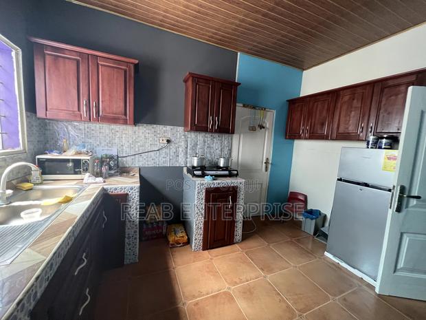 En-Suite Fully Furnished One Bedroom in the Box House photo 5