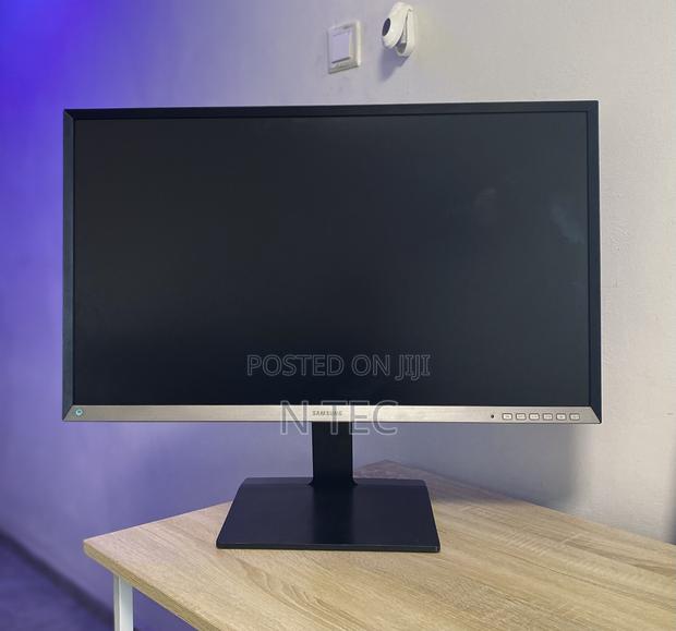 32 Inches Samsung Monitor SD850 WQHD (2560x1440) · Photo 4