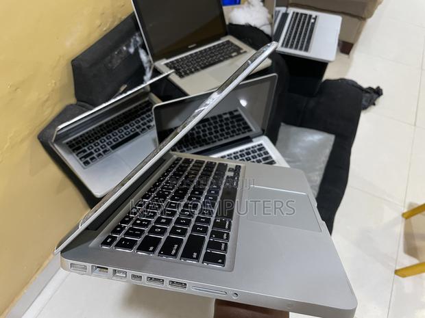 Laptop Apple MacBook Pro 4GB Intel Core 2 Duo HDD 320GB · Photo 2