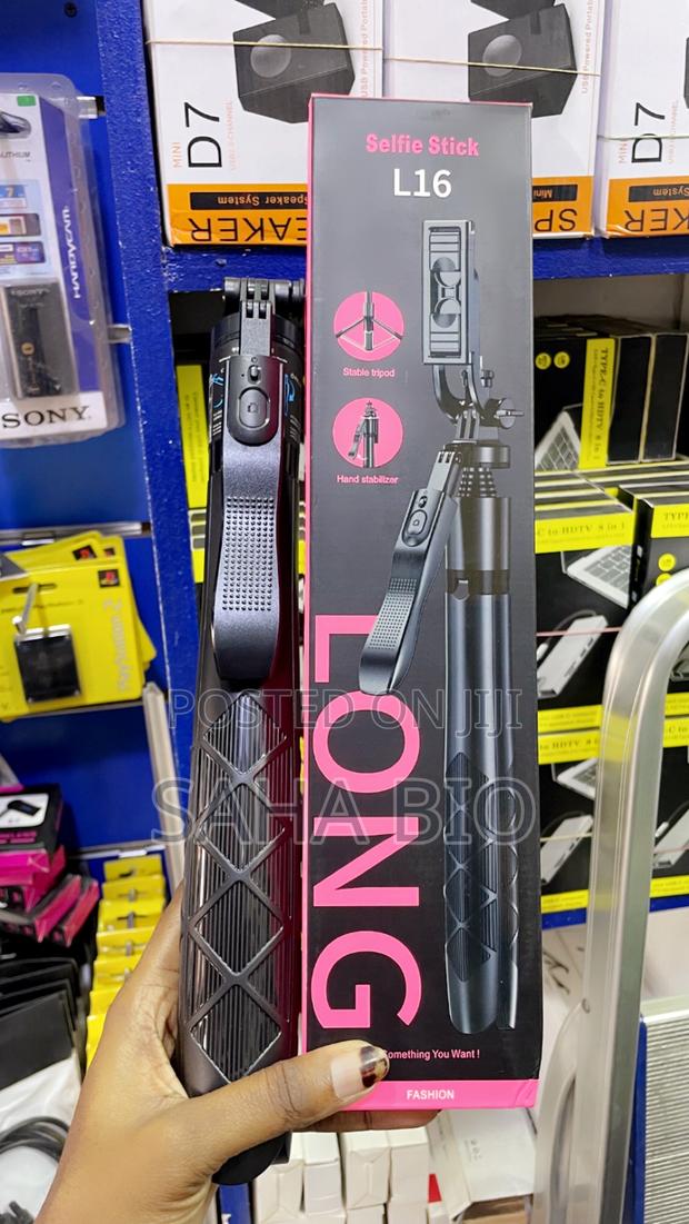 L16 Selfie Stick With Tripod · Photo 2