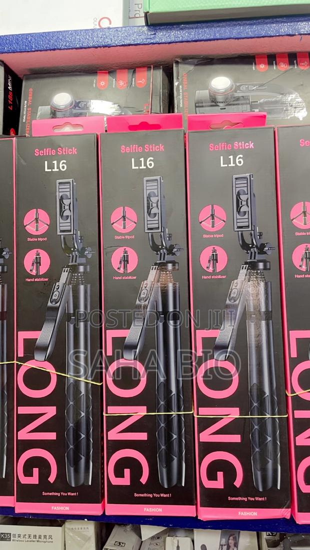 L16 Selfie Stick With Tripod · Photo 3