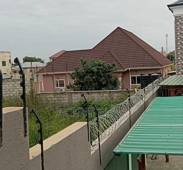Maximum Security Electric Perimeter Fencing With Razor photo 3