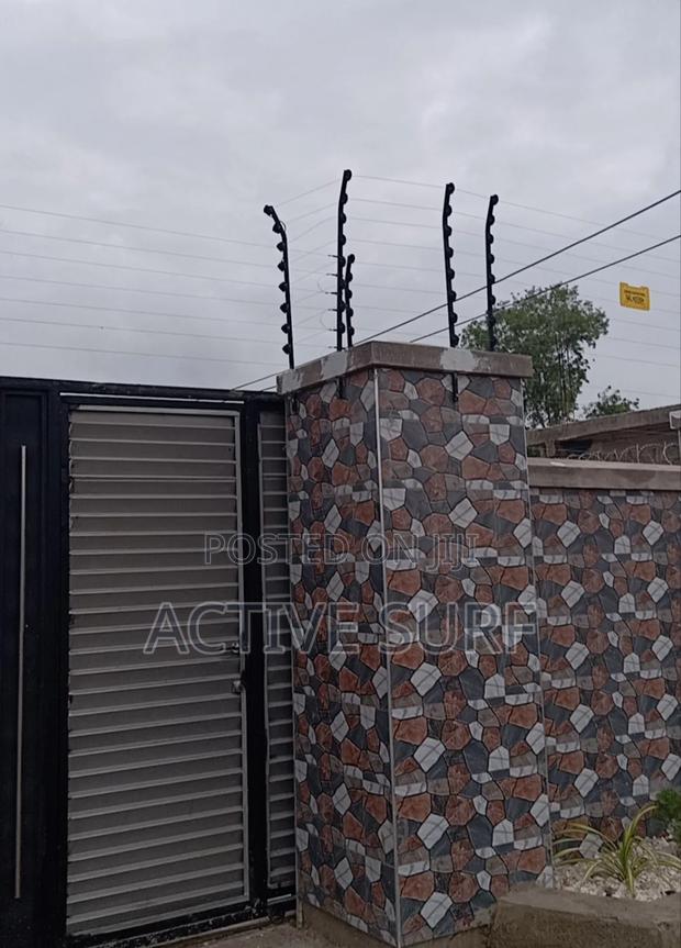 Maximum Security Electric Perimeter Fencing With Razor photo 8
