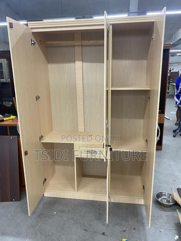 Quality Three Door Wardrobe · Photo 2