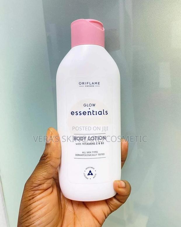 Glow Essentials Body Lotion · Photo 2