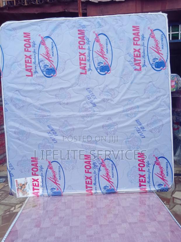 Mattress Queen Size 12" With Foreign Cover · Photo 1
