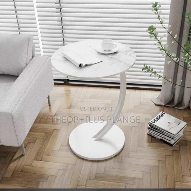 Curved Mable Side Table, Coffee / Bedside Table · Photo 3