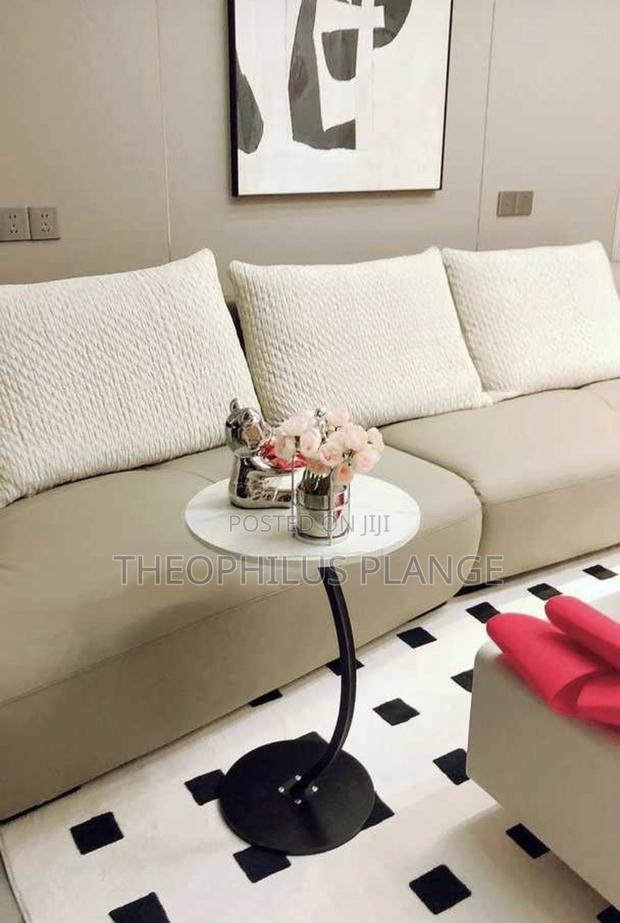Curved Mable Side Table, Coffee / Bedside Table · Photo 2