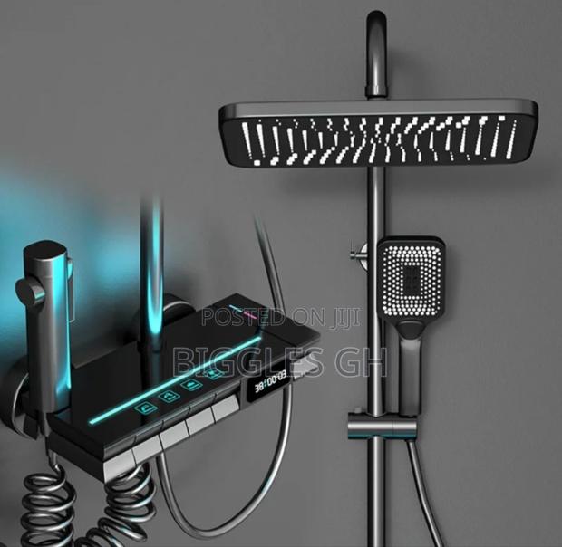 Led Temperature Display 4 in 1 Shower - Piano Shower · Photo 3