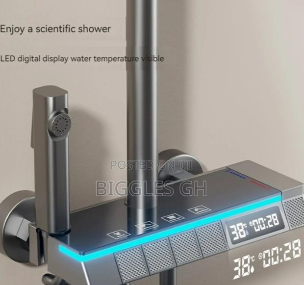 Led Temperature Display 4 in 1 Shower - Piano Shower · Photo 4