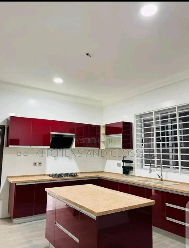 Modern Kitchen Cabinent