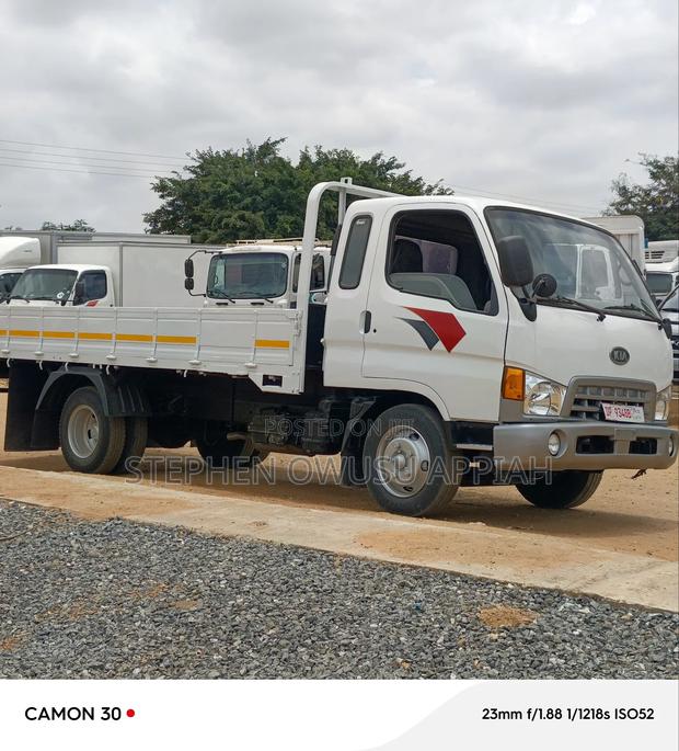 Kia Pamax 2.5 Tons With Rhino Baket
