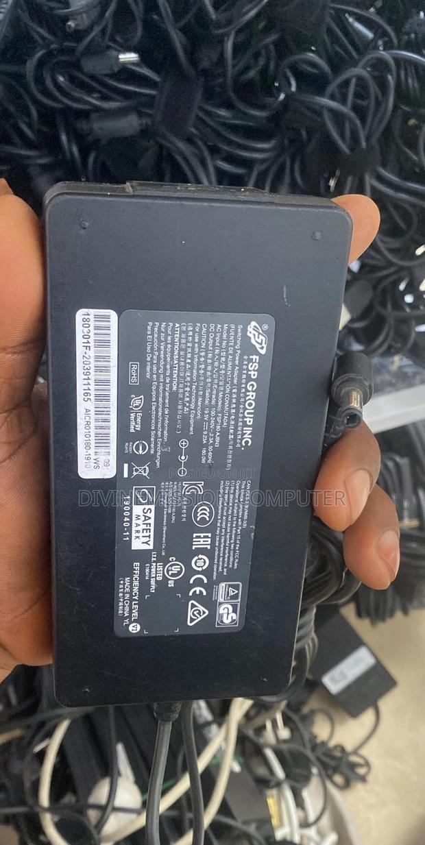 Toshiba Adapter /Charger19.5~9.23A. 180.0w · Photo 4